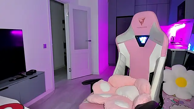 Snapshot of wow_lovie chatting on 03-10-26, 04:28 wow lovie online show from 03-10-26, 04:28