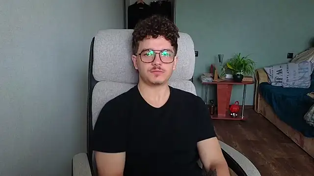 Remy Miles online show from 11-12-25, 08:04