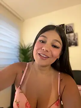 Snapshot of Alyshanon18 chatting on 10-20-25, 10:10 Alyshanon18 online show from 10-20-25, 10:10