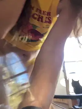 Snapshot of KittyWhispers chatting on 01-15-25, 04:32 KittyWhispers online show from 01-15-25, 04:32