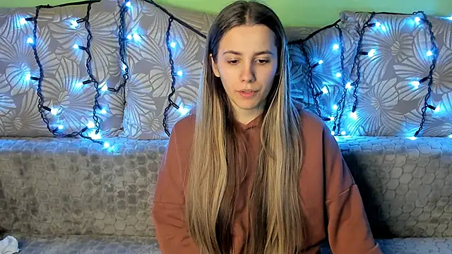 Snapshot of MaggieCake chatting on 12-26-24, 03:59 MaggieCake online show from 12-26-24, 03:59