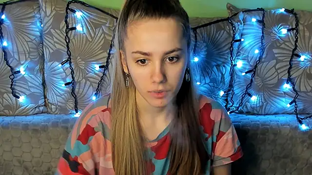 Snapshot of MaggieCake chatting on 02-01-25, 03:41 MaggieCake online show from 02-01-25, 03:41