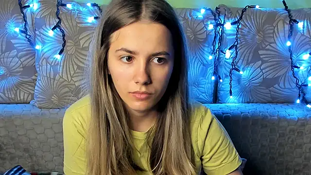 Snapshot of MaggieCake chatting on 11-03-25, 03:52 MaggieCake online show from 11-03-25, 03:52