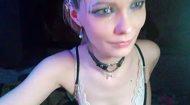 Snapshot of WildMissNiks chatting on 02-28-25, 04:10 WildMissNiks online show from 02-28-25, 04:10