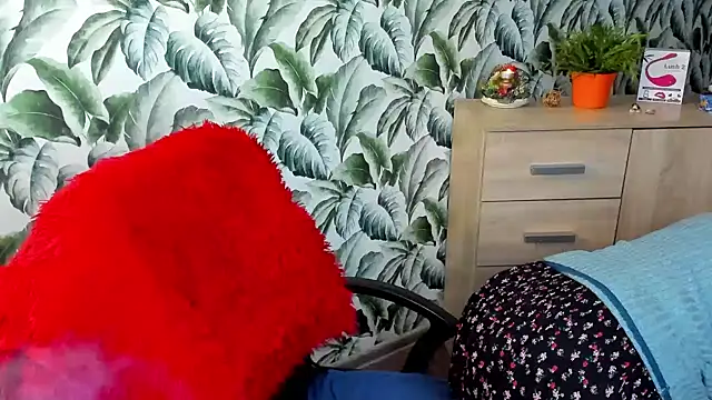 Ellennaughty online show from 12-18-24, 11:51