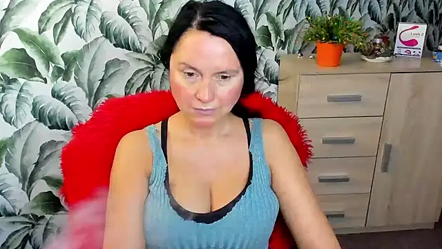 Ellennaughty online show from 12-19-24, 02:56