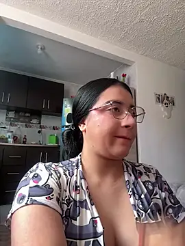 Snapshot of KallyMyller1 chatting on 10-15-25, 05:02 KallyMyller1 online show from 10-15-25, 05:02