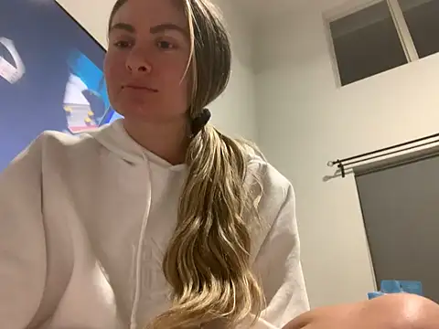 Snapshot of Alyssa_rhoades chatting on 01-24-25, 04:16 Alyssa rhoades online show from 01-24-25, 04:16