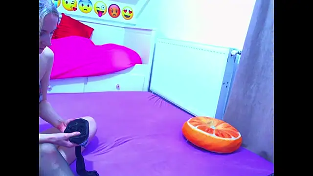 Snapshot of evehotty chatting on 11-19-25, 08:09 evehotty online show from 11-19-25, 08:09