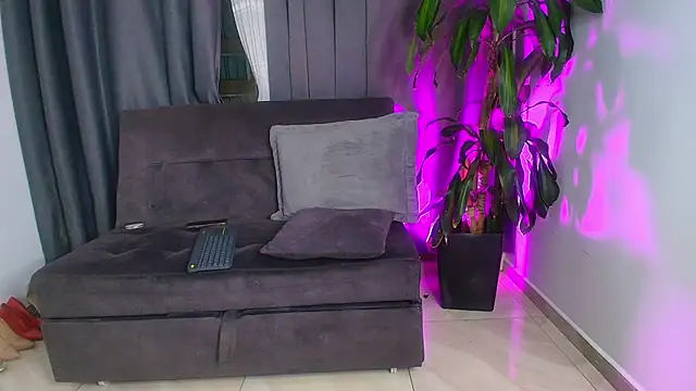 Snapshot of Aliciawonderxx chatting on 11-09-25, 12:09 Aliciawonderxx online show from 11-09-25, 12:09