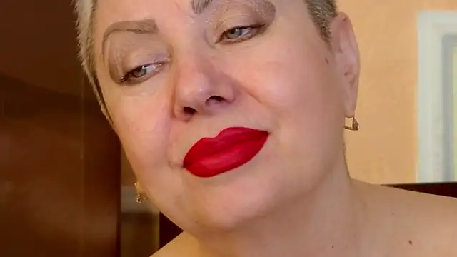 Snapshot of LadyPosh chatting on 10-23-25, 09:02 LadyPosh online show from 10-23-25, 09:02