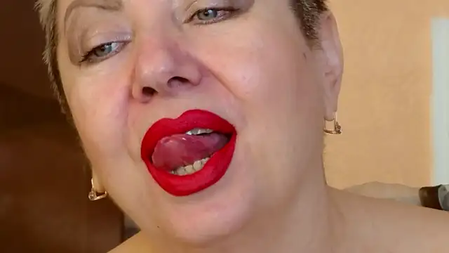 Snapshot of LadyPosh chatting on 11-07-25, 09:48 LadyPosh online show from 11-07-25, 09:48