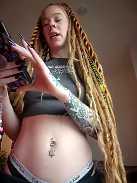 LucidLucy online show from 10-19-25, 08:53