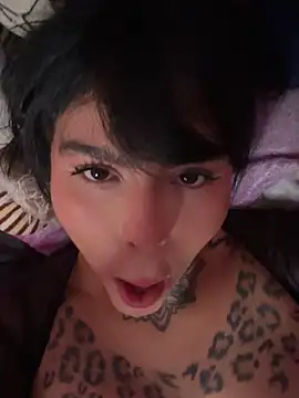 Snapshot of curvyliciousss chatting on 11-18-25, 05:39 curvyliciousss online show from 11-18-25, 05:39