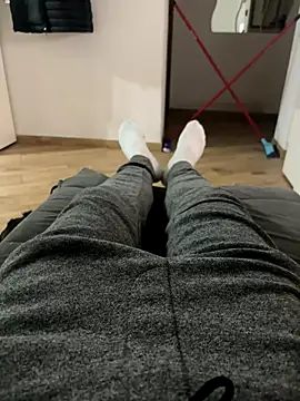 Snapshot of Io1994 chatting on 12-19-25, 12:17 Io1994 online show from 12-19-25, 12:17