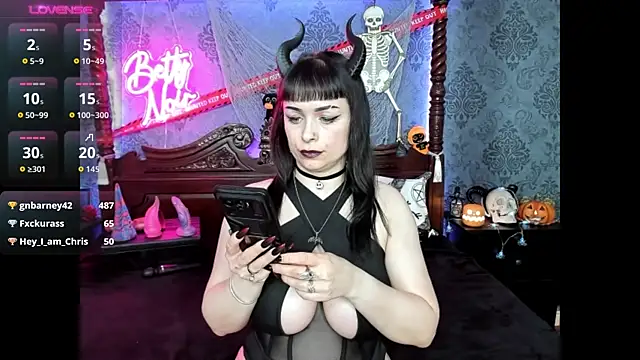 BettyNoir online show from 10-21-25, 07:36