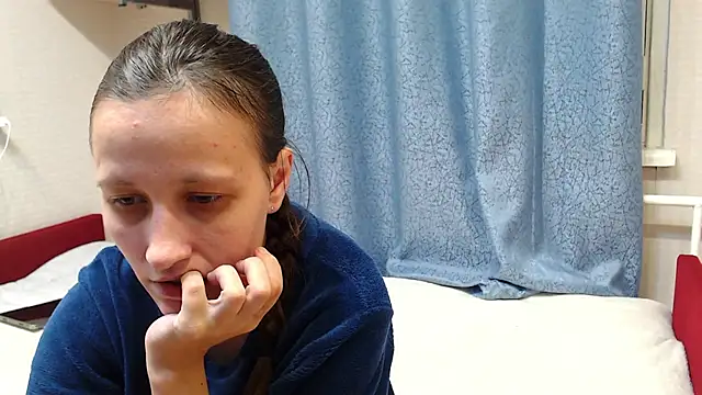 Snapshot of alisacucumber chatting on 10-26-25, 04:57 alisacucumber online show from 10-26-25, 04:57