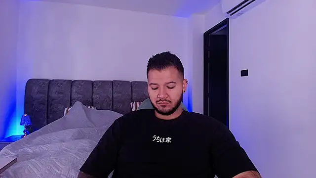 Snapshot of mister_miike chatting on 01-16-26, 03:10 mister miike online show from 01-16-26, 03:10