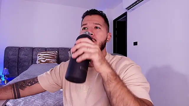 Snapshot of mister_miike chatting on 01-18-26, 03:10 mister miike online show from 01-18-26, 03:10