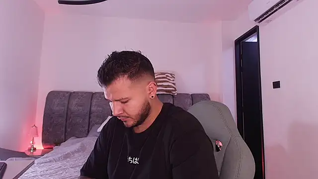 Snapshot of mister_miike chatting on 02-03-26, 03:04 mister miike online show from 02-03-26, 03:04