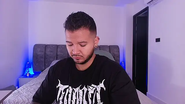 Snapshot of mister_miike chatting on 02-04-26, 03:12 mister miike online show from 02-04-26, 03:12