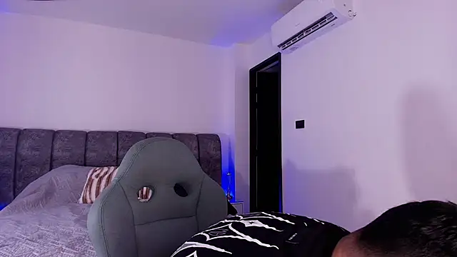 Snapshot of mister_miike chatting on 02-05-26, 03:11 mister miike online show from 02-05-26, 03:11