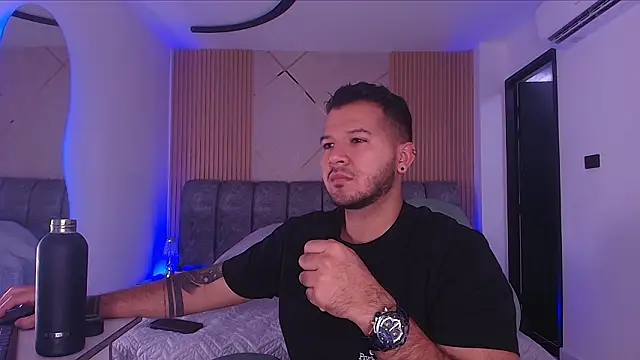 Snapshot of mister_miike chatting on 02-13-26, 03:02 mister miike online show from 02-13-26, 03:02