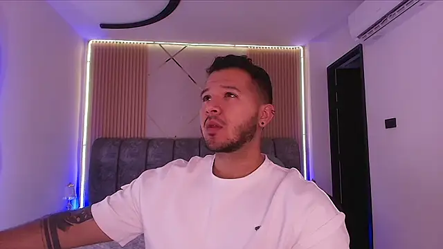 Snapshot of mister_miike chatting on 02-14-26, 03:03 mister miike online show from 02-14-26, 03:03