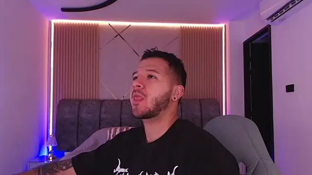 Snapshot of mister_miike chatting on 02-15-26, 03:03 mister miike online show from 02-15-26, 03:03