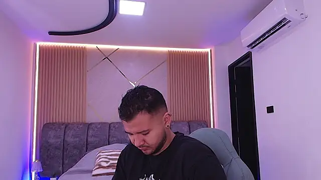 Snapshot of mister_miike chatting on 02-18-26, 03:02 mister miike online show from 02-18-26, 03:02