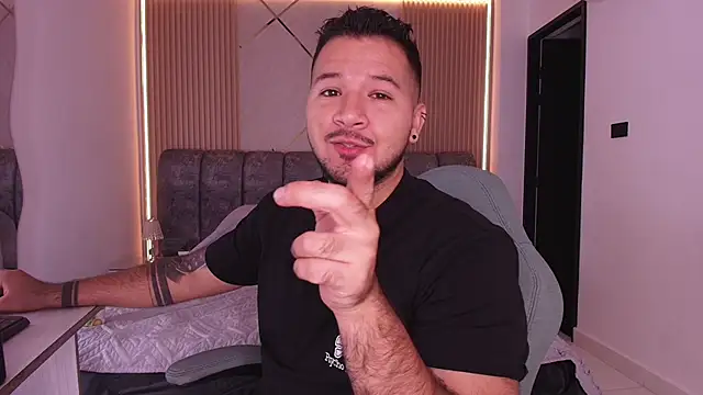 Snapshot of mister_miike chatting on 02-19-26, 03:02 mister miike online show from 02-19-26, 03:02