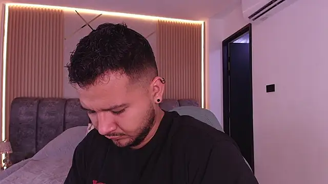 Snapshot of mister_miike chatting on 02-20-26, 03:03 mister miike online show from 02-20-26, 03:03