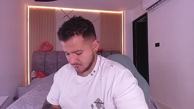 Snapshot of mister_miike chatting on 02-21-26, 03:07 mister miike online show from 02-21-26, 03:07