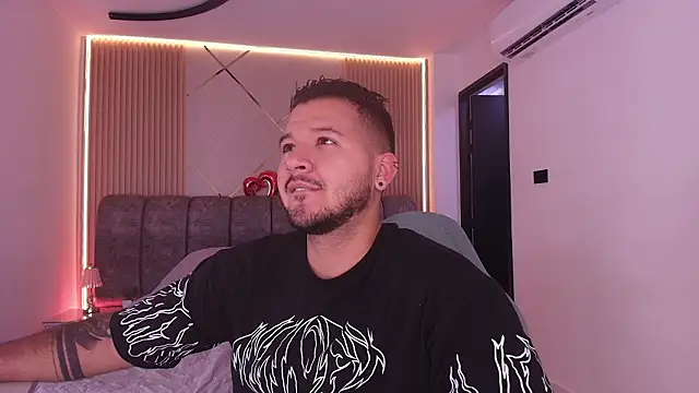 Snapshot of mister_miike chatting on 02-24-26, 03:04 mister miike online show from 02-24-26, 03:04