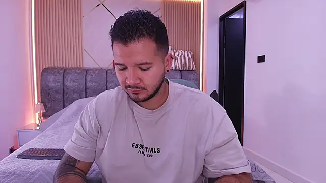 Snapshot of mister_miike chatting on 02-26-26, 03:05 mister miike online show from 02-26-26, 03:05