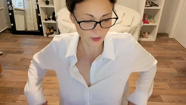 CaringSophie online show from 10-26-25, 07:47