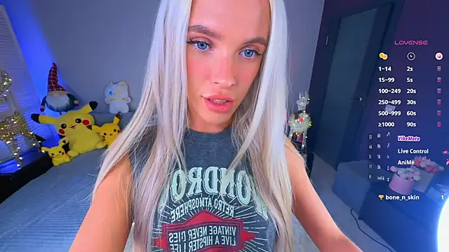 Snapshot of mikkixmeow chatting on 01-05-25, 10:32 mikkixmeow online show from 01-05-25, 10:32