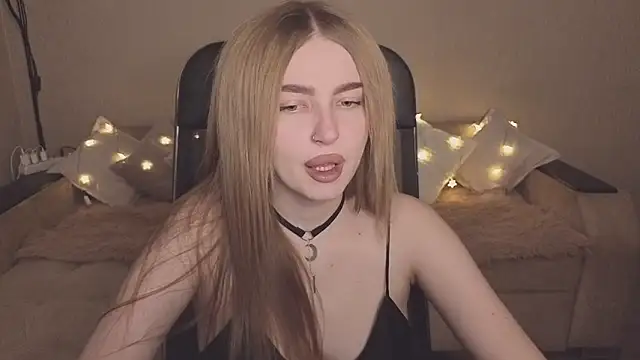 ViolettaLopez online show from 11-28-25, 12:08