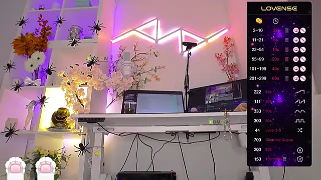 Elena-Marilyn online show from 10-29-25, 08:32