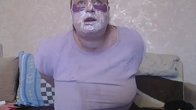 Amy August online show from 02-06-25, 10:04