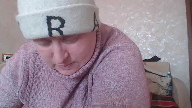 Amy August online show from 02-19-25, 06:21