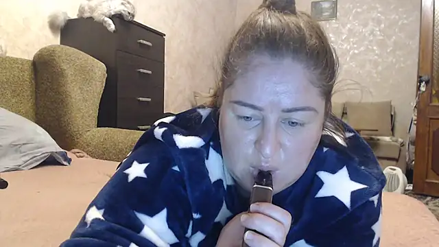 Amy August online show from 11-29-25, 06:05