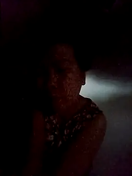 Snapshot of TropicalFlower chatting on 12-22-25, 07:16 TropicalFlower online show from 12-22-25, 07:16