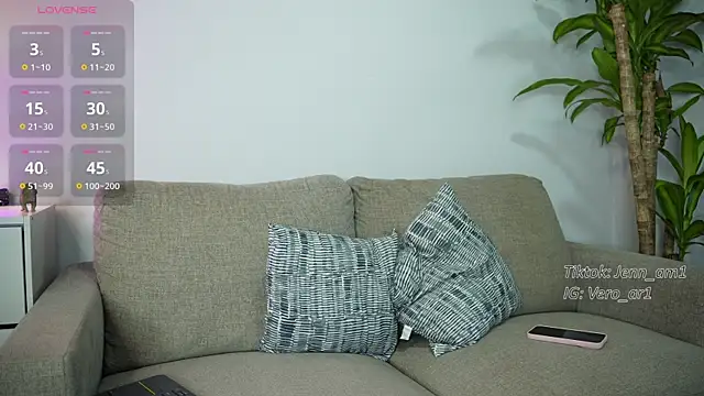 Snapshot of Veronica_ar chatting on 10-20-25, 12:22 Veronica ar online show from 10-20-25, 12:22