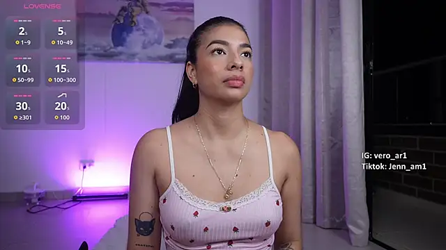 Snapshot of Veronica_ar chatting on 10-31-25, 03:07 Veronica ar online show from 10-31-25, 03:07