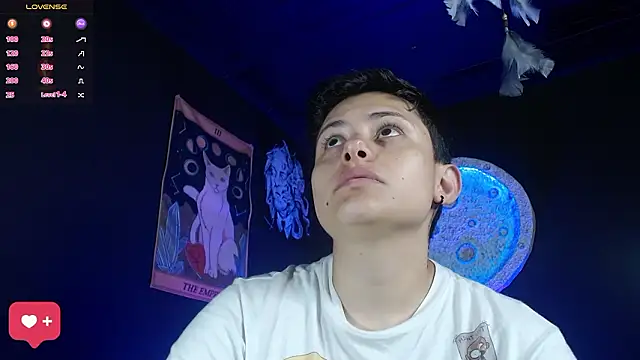 Snapshot of girl_intense444 chatting on 02-05-26, 12:32 girl intense444 online show from 02-05-26, 12:32