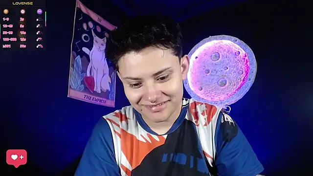 Snapshot of girl_intense444 chatting on 02-27-26, 01:00 girl intense444 online show from 02-27-26, 01:00