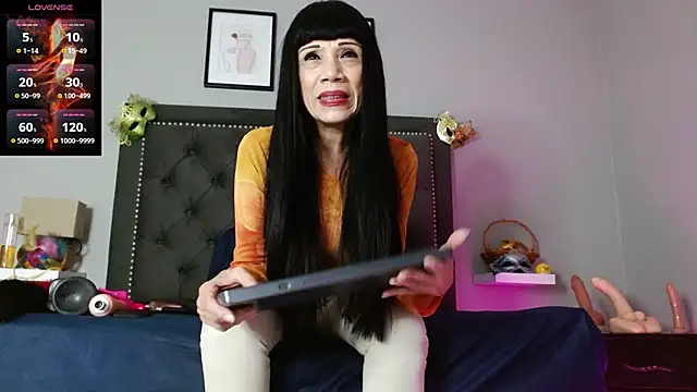 Snapshot of CharlotteLemke chatting on 10-14-25, 12:28 CharlotteLemke online show from 10-14-25, 12:28