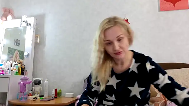 ModelEva online show from 10-04-25, 08:34