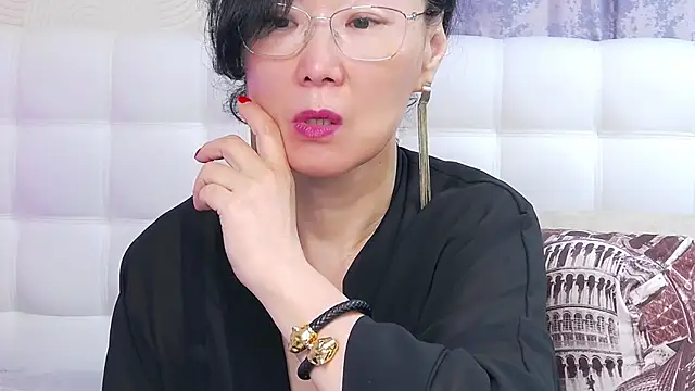 Snapshot of Asian_legs chatting on 10-27-25, 09:13 Asian legs online show from 10-27-25, 09:13